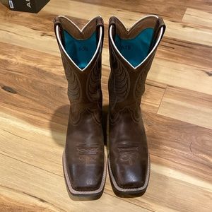 Womens Ariat Square Toe Cowgirl Boots 6.5